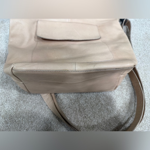 Latico Leather Bianca Leather Crossbody bag in Rosa - Picture 5 of 6